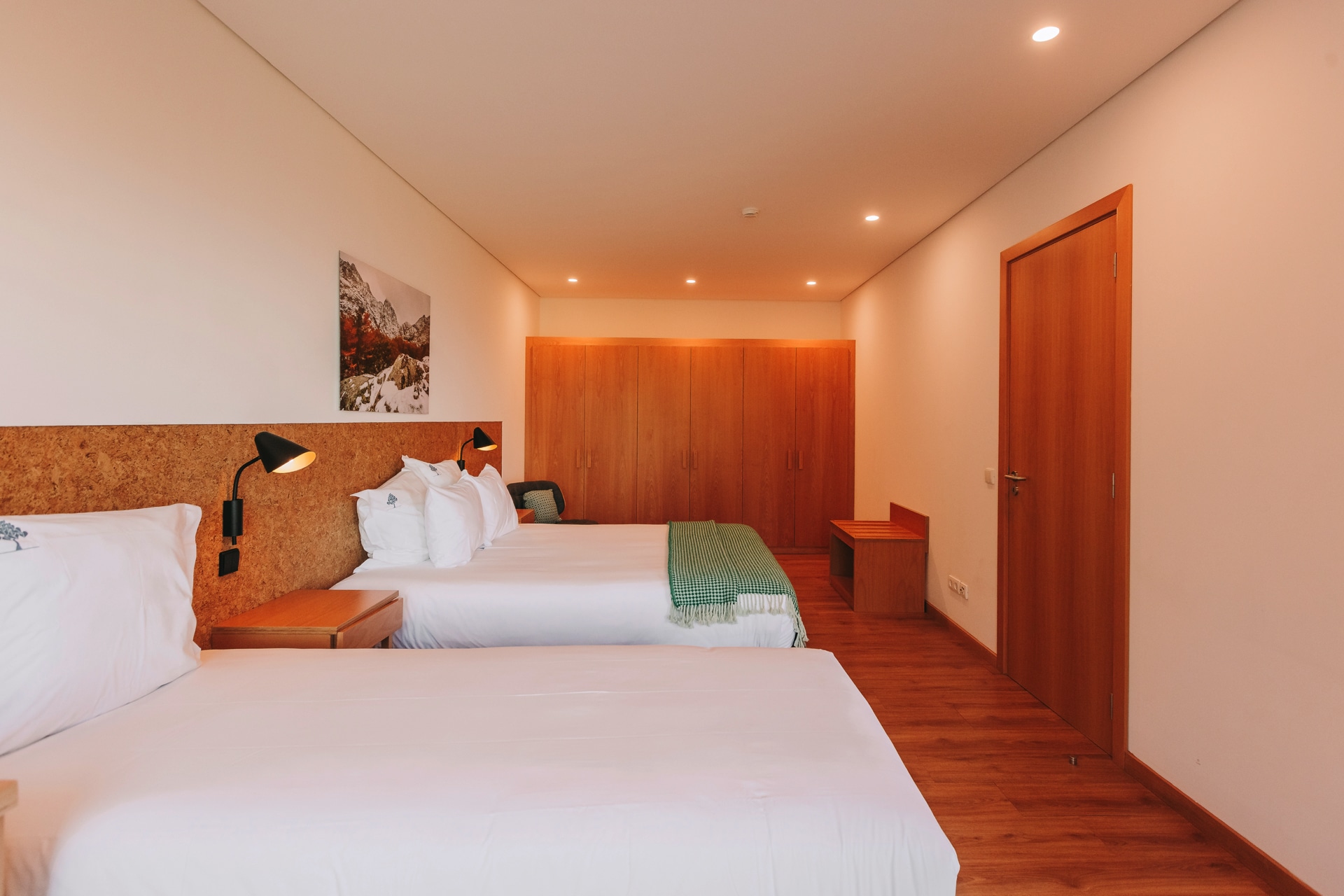 ES-estrela-serenity-room-types-family-room-garden-00004.jpg
