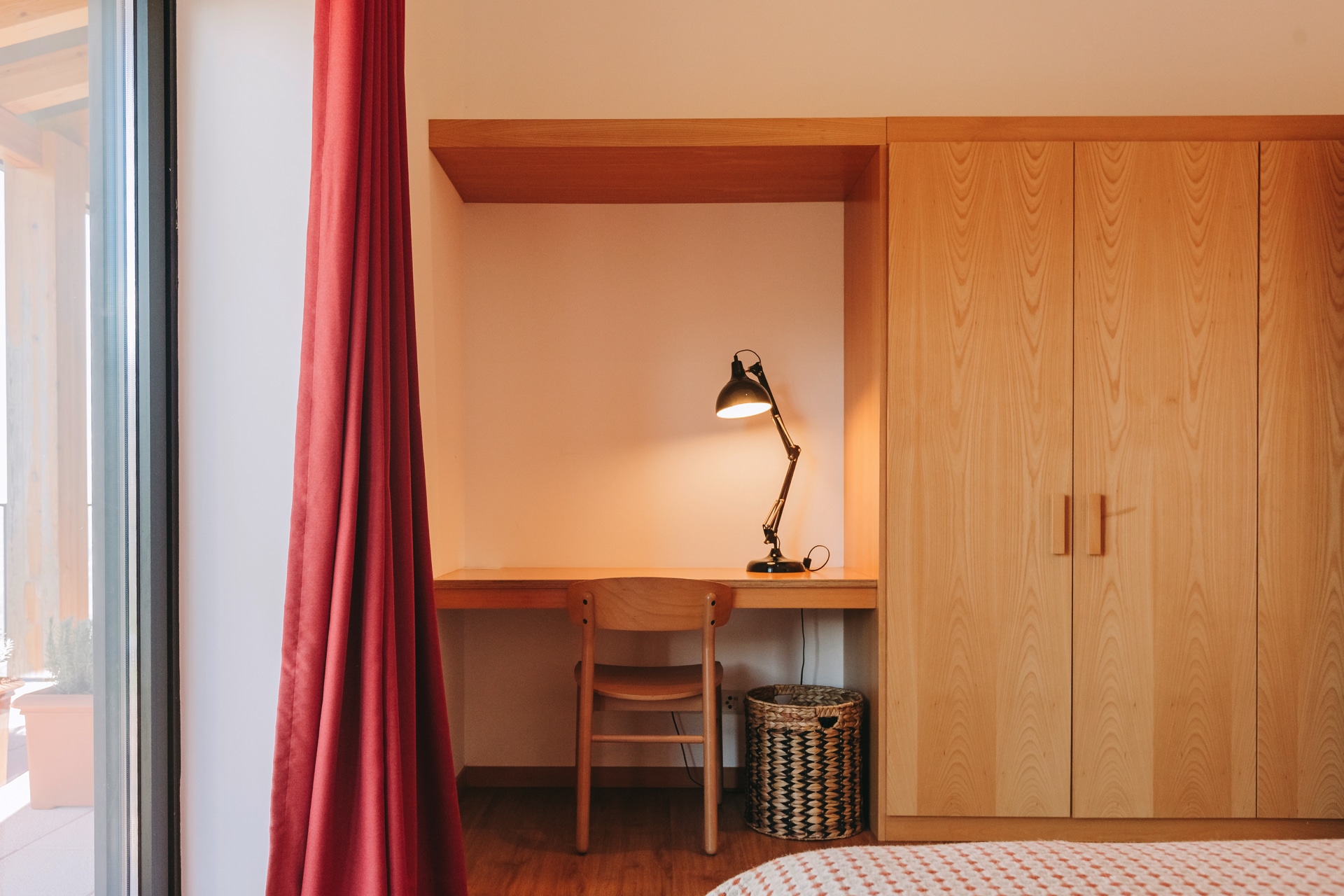 ES-estrela-serenity-room-types-premium-balcony-room-00006.jpg