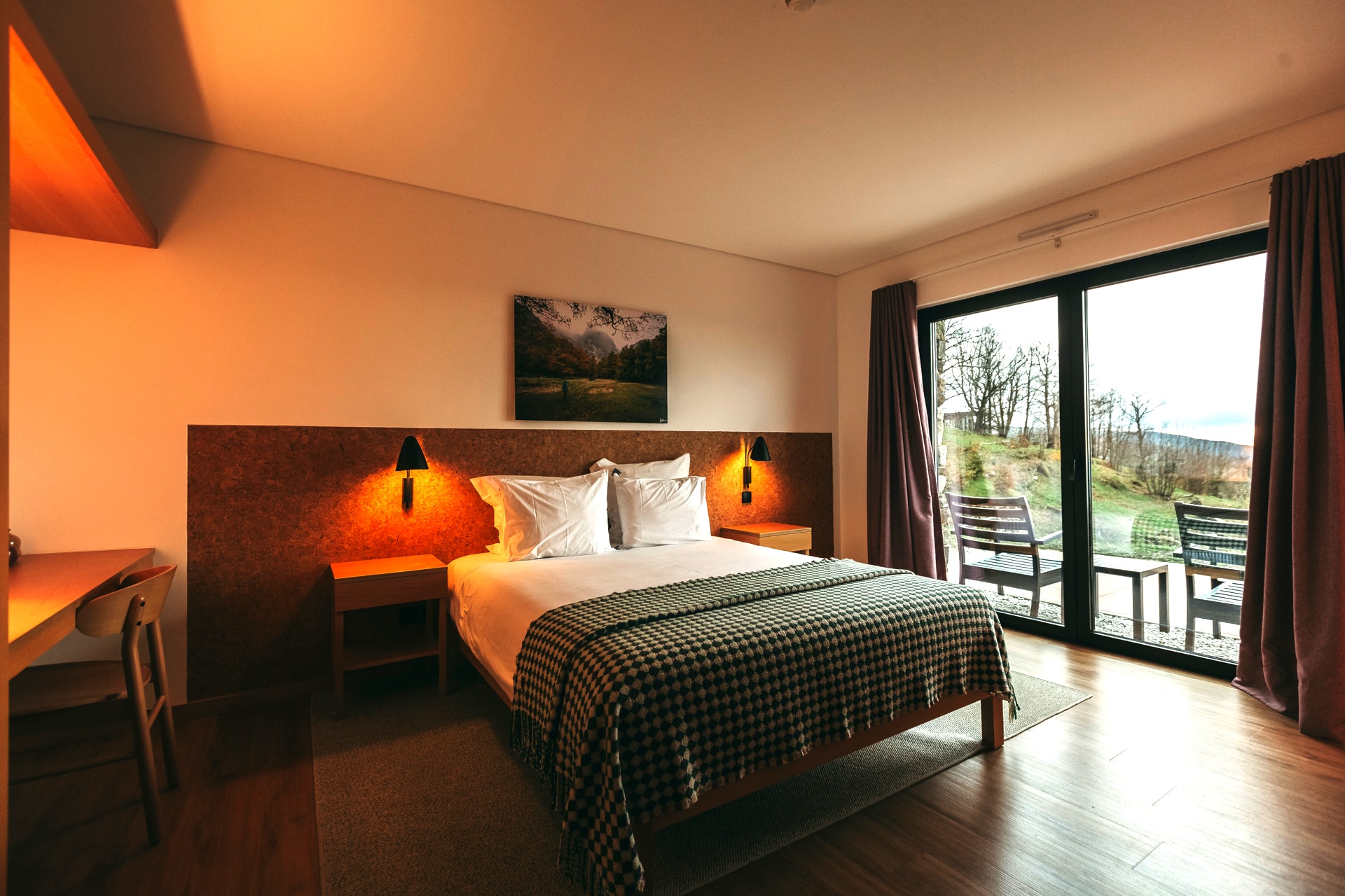 ES-estrela-serenity-room-types-premium-lake-room-double-twin-00001.jpg
