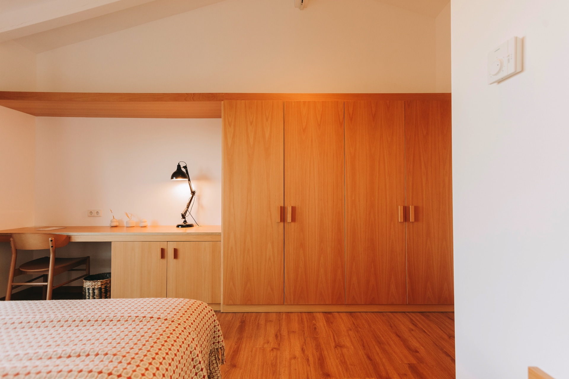 ES-estrela-serenity-room-types-premium-lake-room-double-twin-00005.jpg