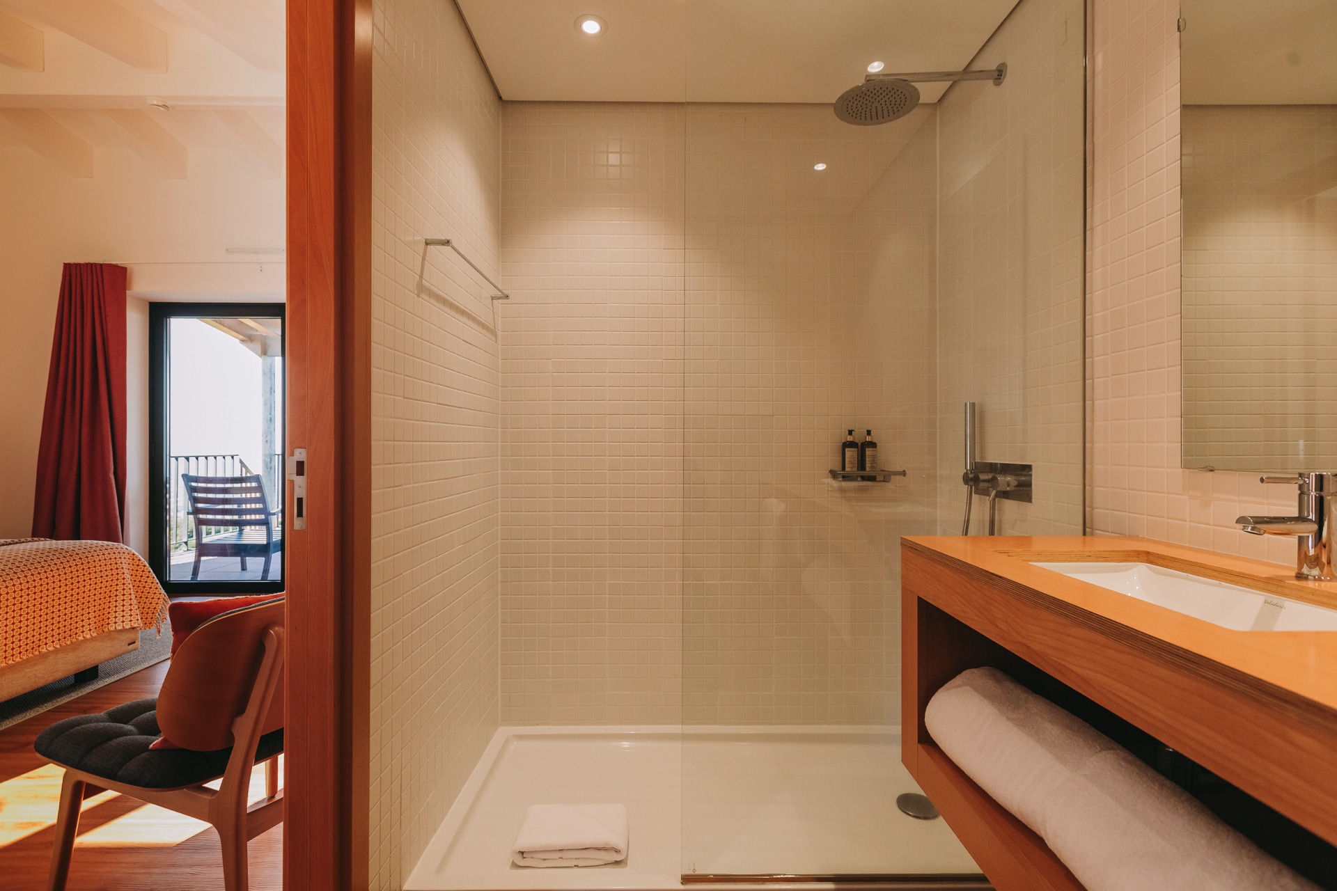 ES-estrela-serenity-room-types-premium-plus-lake-room-double-twin-00018.jpg