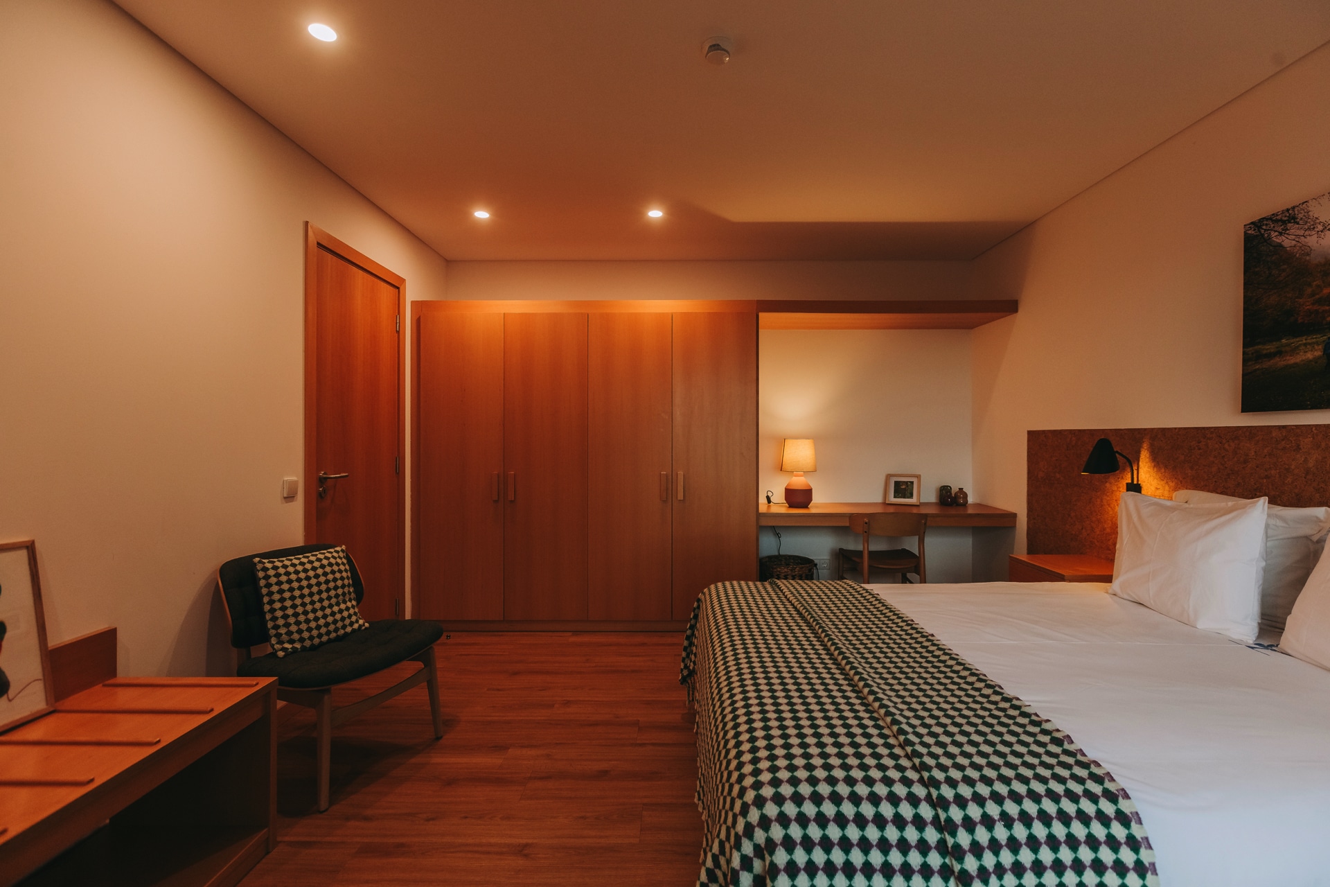 ES-estrela-serenity-room-types-premium-plus-terrace-room-00004.jpg
