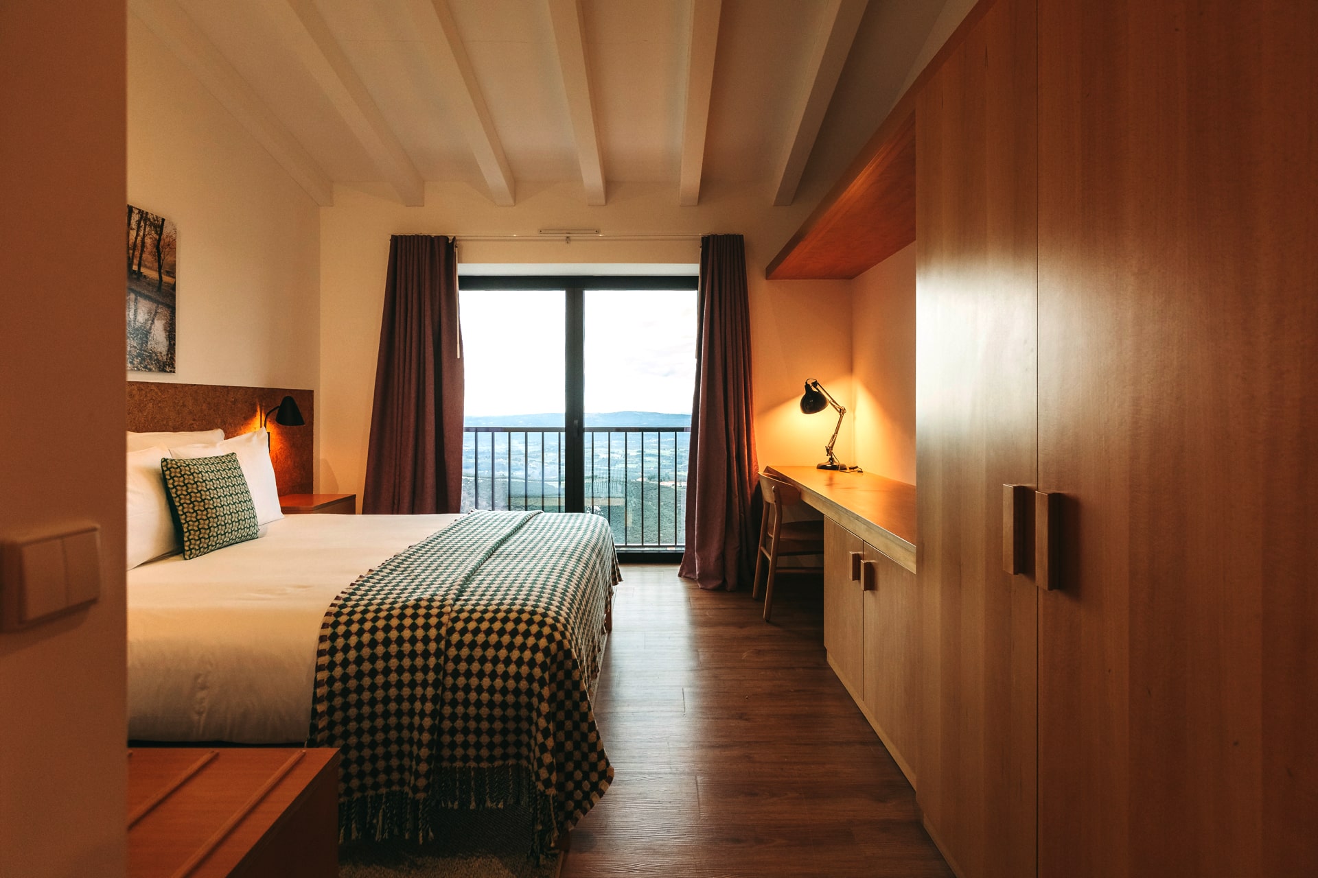 ES-estrela-serenity-room-types-premium-view-room-00002.jpg
