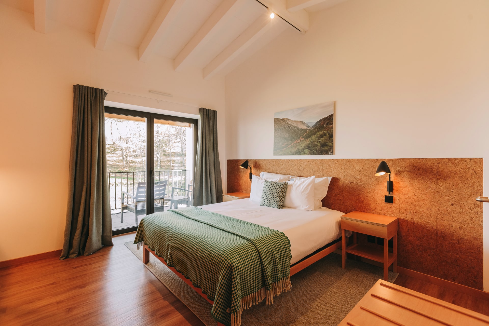 ES-estrela-serenity-room-types-standard-balcony-room-00002.jpg