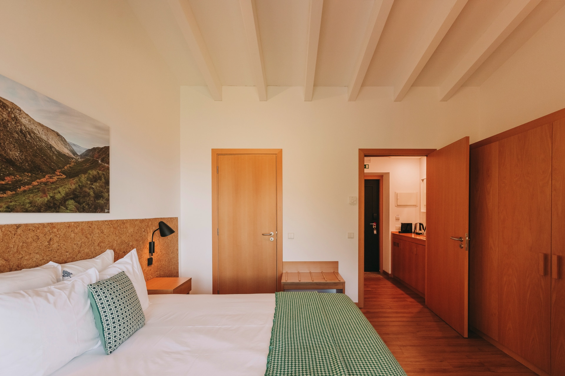ES-estrela-serenity-room-types-standard-balcony-room-00007.jpg